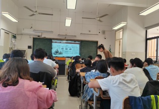 炭火映心温古意，翁言启智润新知——语文教研组疏文芳老师第十四周公开课