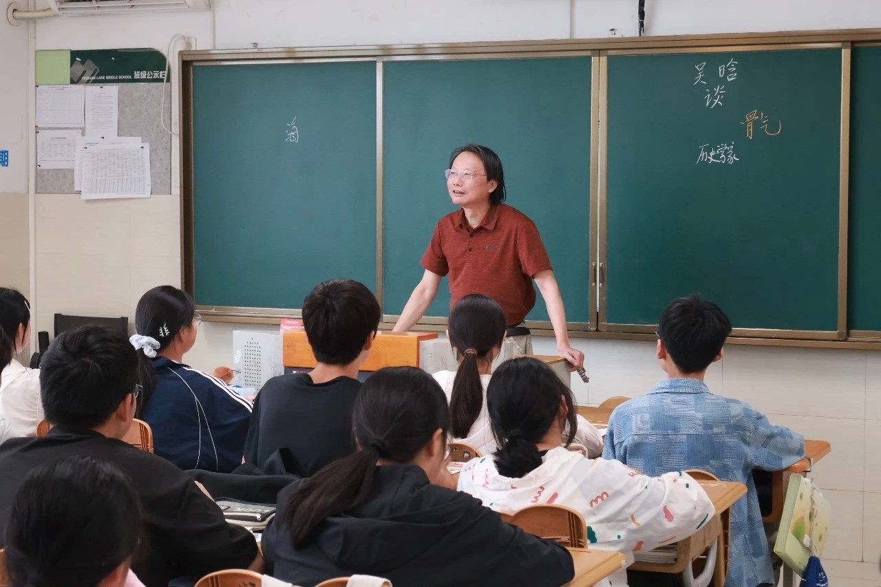 尹湖拾光||示范引领传风骨 导师暖心点灯行